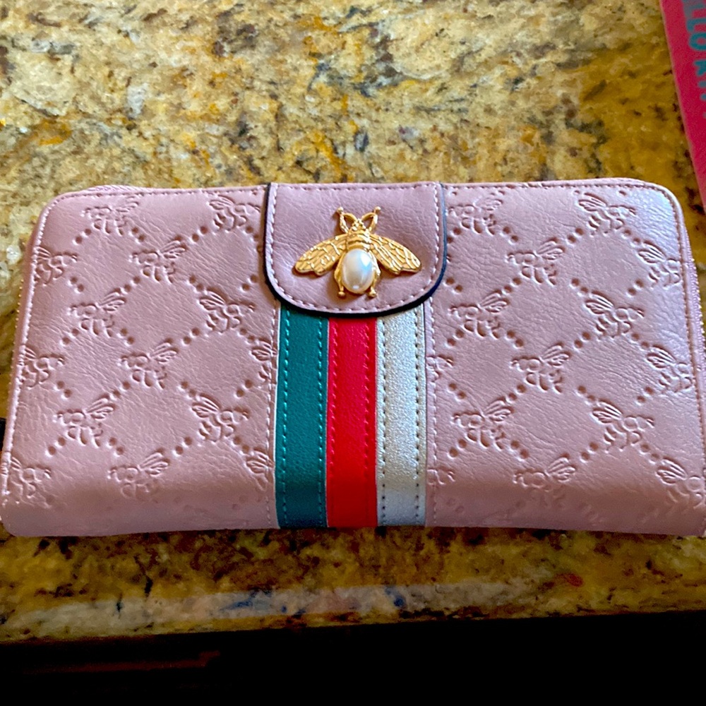 NWT women’s zippered pink wallet!